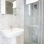 Meet Gardalake Hostel