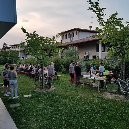 Vandrarhem Meet Gardalake Peschiera del Garda