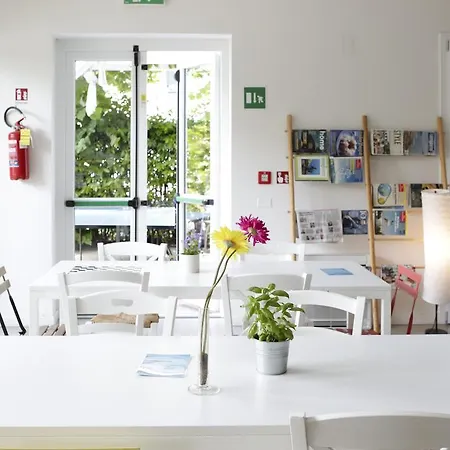 Hostal Meet Gardalake Peschiera del Garda