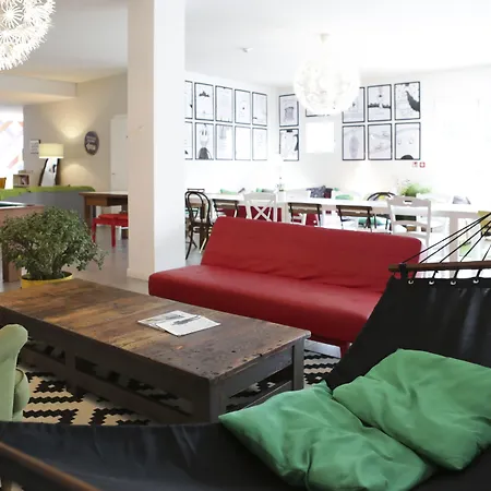 Meet Gardalake Hostal *