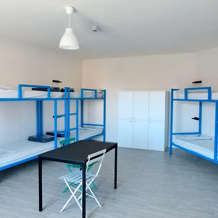 Meet Gardalake Hostal Peschiera del Garda