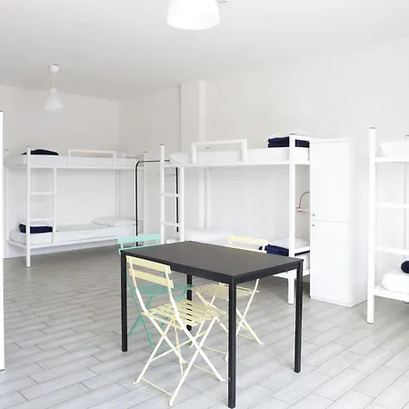 Hostal Meet Gardalake Peschiera del Garda