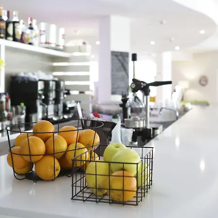 Vandrarhem Meet Gardalake Peschiera del Garda