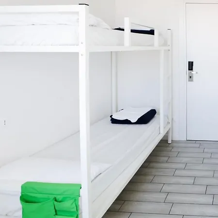 Hostal Meet Gardalake *