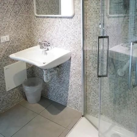 Meet Gardalake Hostel