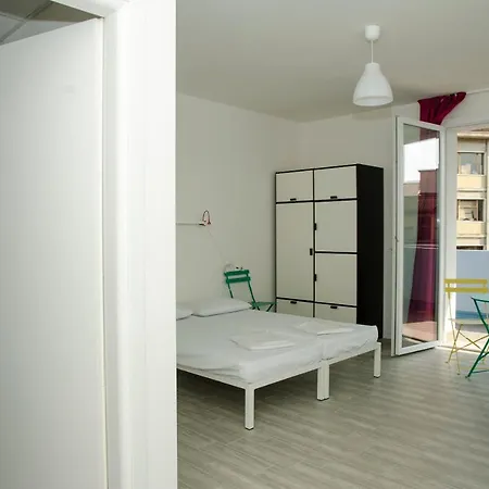 Meet Gardalake Hostel Peschiera del Garda