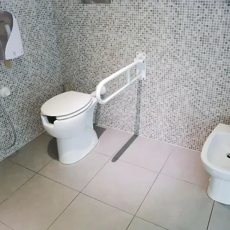 Meet Gardalake Hostel