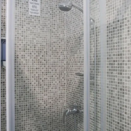 Meet Gardalake Hostel