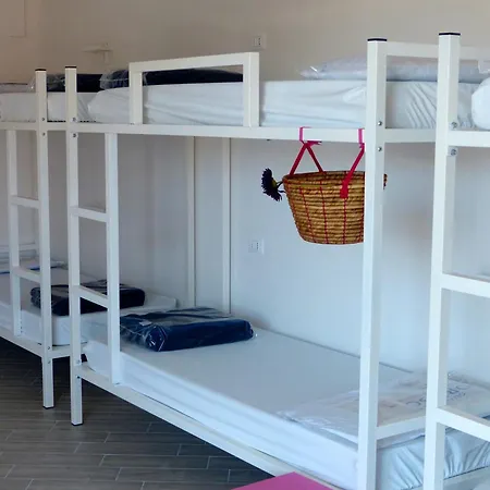 Meet Gardalake Hostel Peschiera del Garda