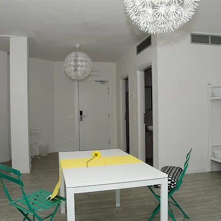 Meet Gardalake Hostel *