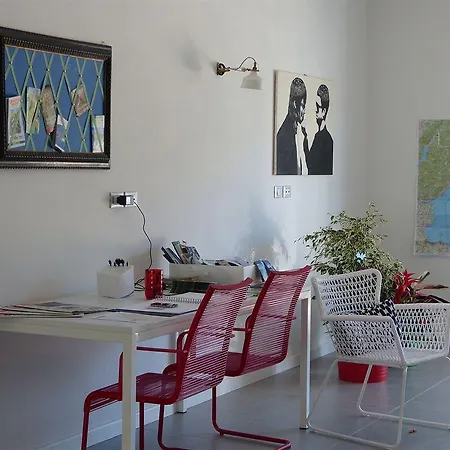 Meet Gardalake Hostel