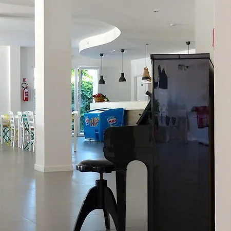 Meet Gardalake Hostel Peschiera del Garda