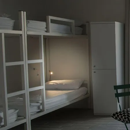 Meet Gardalake Hostel *