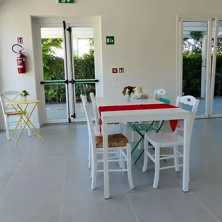 Meet Gardalake Hostel *
