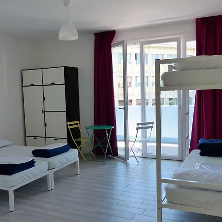 Meet Gardalake Hostel