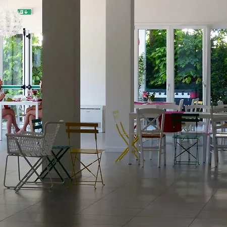 Hostel Meet Gardalake Peschiera del Garda