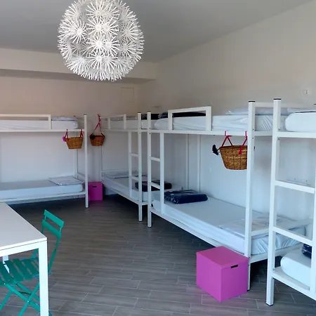 Meet Gardalake Хостел Пескьера-дель-Гарда