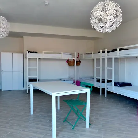 Meet Gardalake Hostel