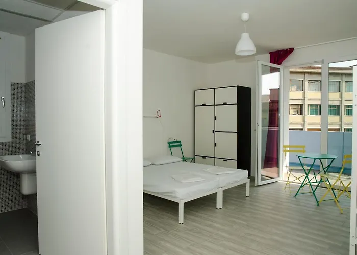 Meet Gardalake Hostel Peschiera del Garda