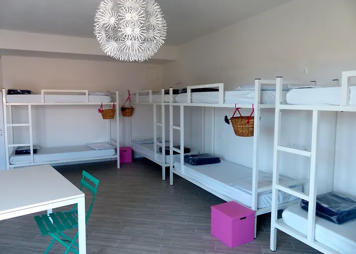 Meet Gardalake Hostel Peschiera del Garda