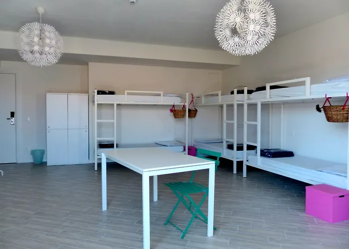 Meet Gardalake Hostel