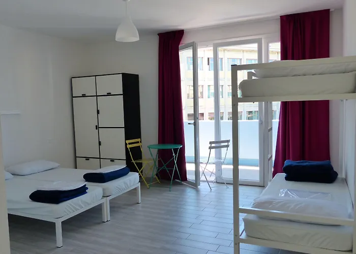 Meet Gardalake Hostel