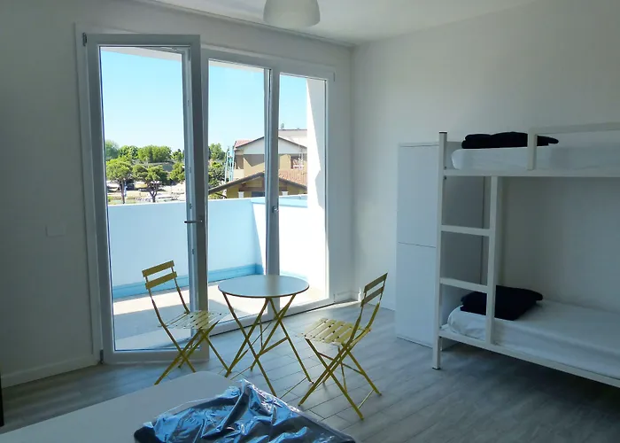 Meet Gardalake Hostel