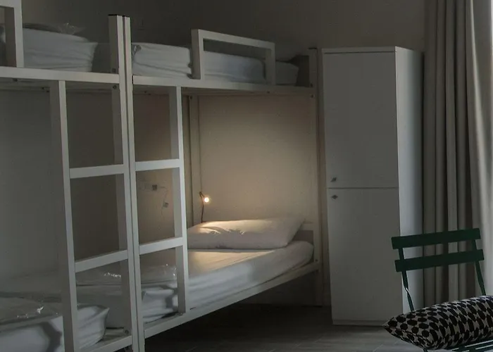 Meet Gardalake Hostel *