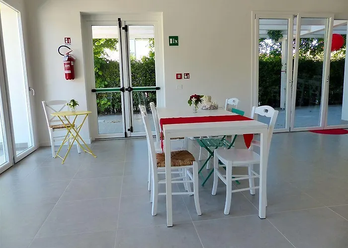 Meet Gardalake Hostel *